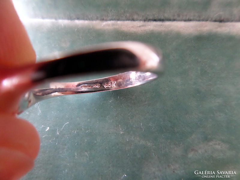 Galatea fehér arany gyűrű gyöngybe foglalt briliánssal