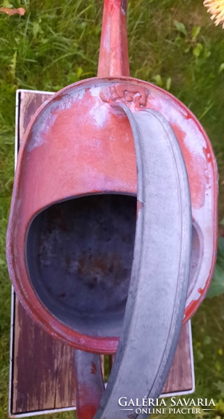 Found an antique tin watering can in used condition - more like a decoration