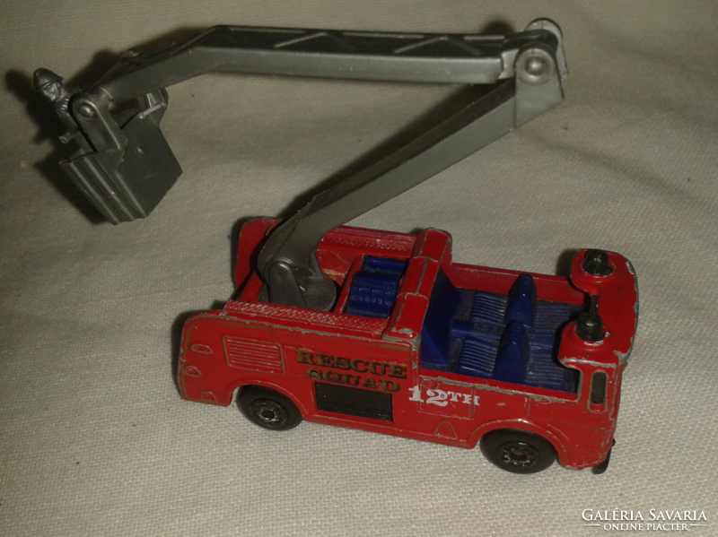 Vintage matchbox snorkel fire truck '12th rescue squad' 1981 model car