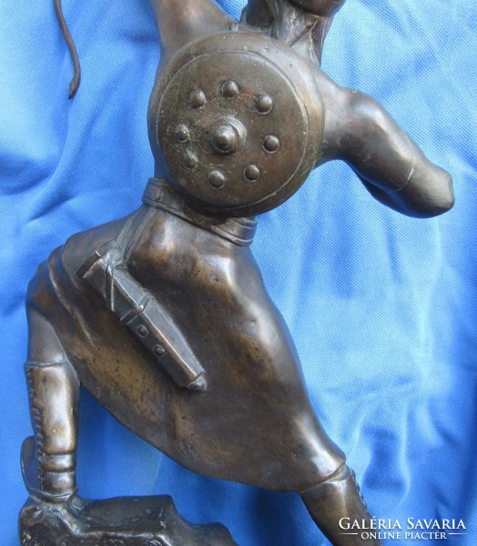 Balázs István/1908-1997/bronzszobor,harcos íjász, jelzett,talpazat 7.5 cm magas, maga a szobor 40 cm