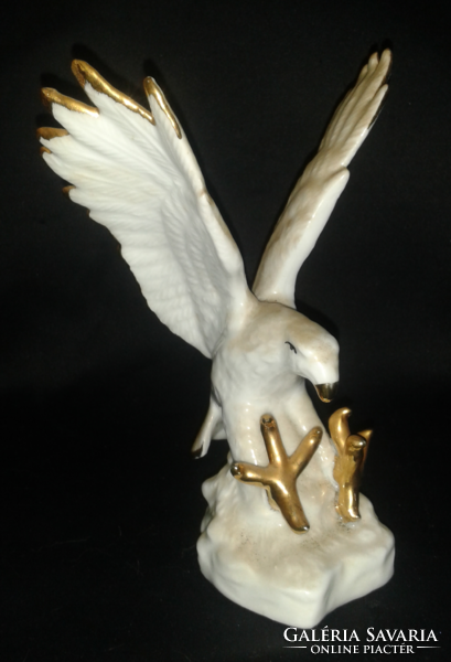 Porcelain eagle, figure statue