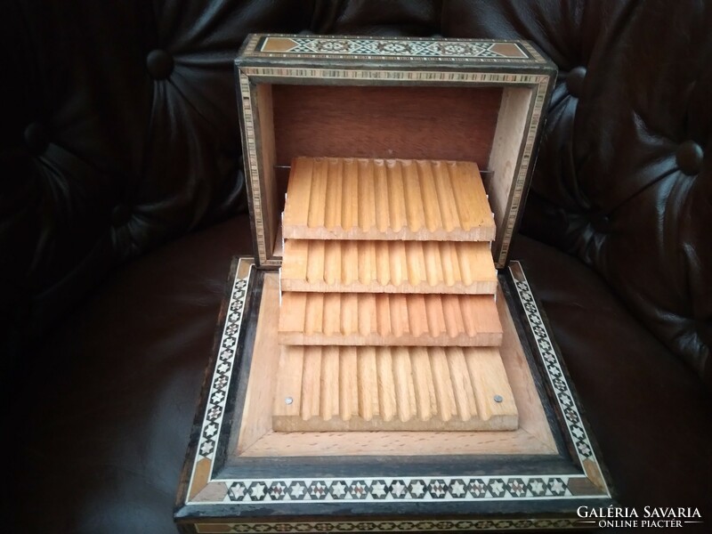 Inlaid, shell-inlaid wooden cigarette box with music