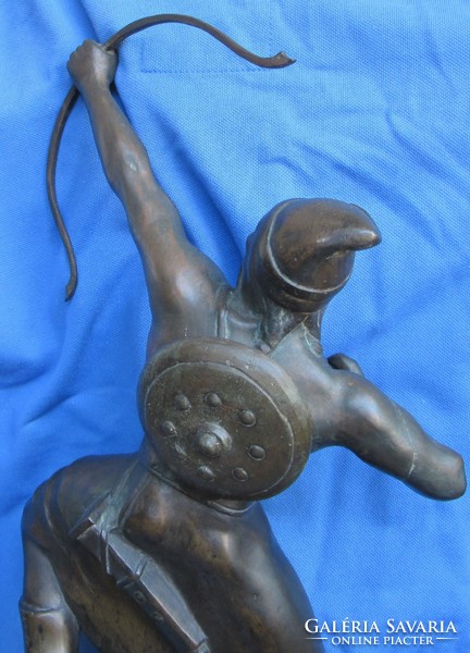 Balázs István/1908-1997/bronzszobor,harcos íjász, jelzett,talpazat 7.5 cm magas, maga a szobor 40 cm