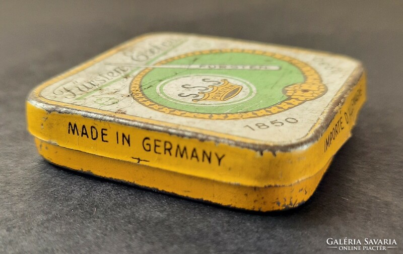 Antique German turntable needle box with many needles