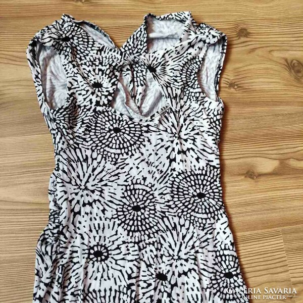 New, unlabeled size 36 new look black - white viscose dress