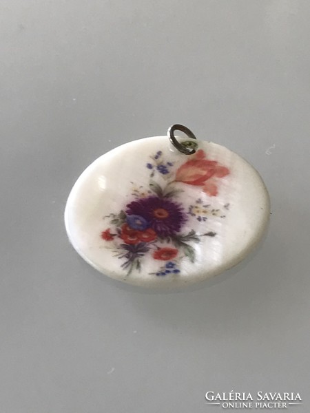 Mother of pearl pendant with porcelain painting, 3.3 cm diameter