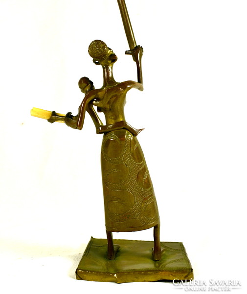 African woman with child - tools ... Interesting bronze statue with patina