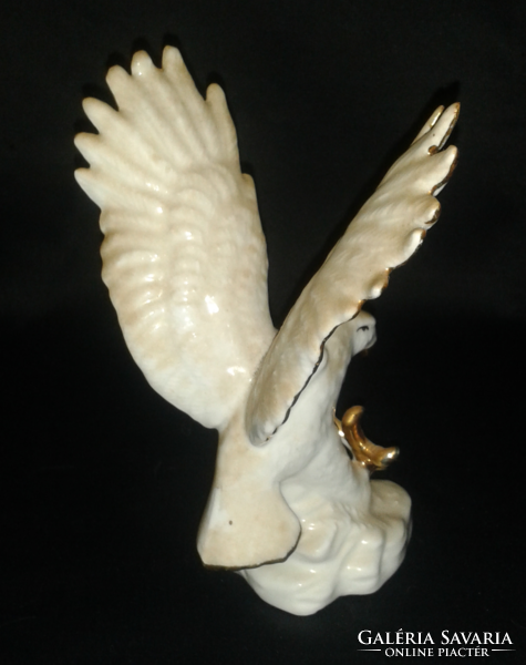 Porcelain eagle, figure statue