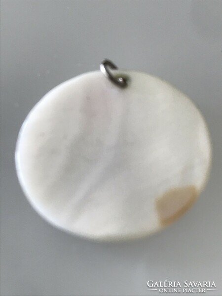 Mother of pearl pendant with porcelain painting, 3.3 cm diameter