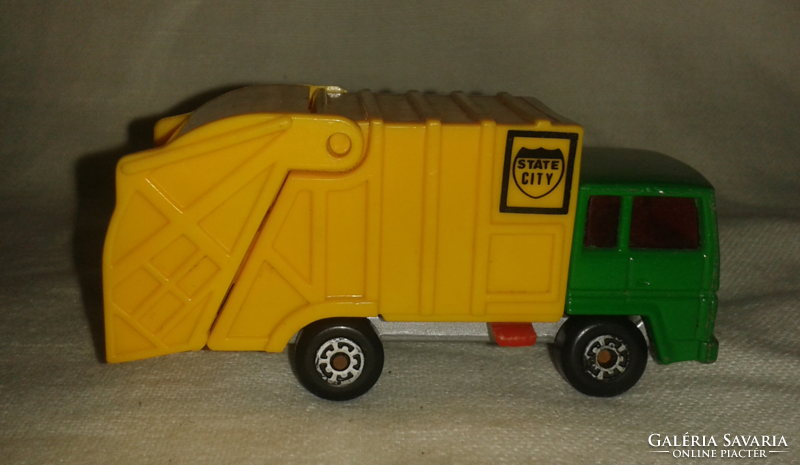 1979 Matchbox superfast refuse truck no 36 macau model