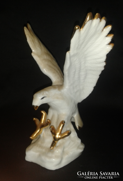 Porcelain eagle, figure statue