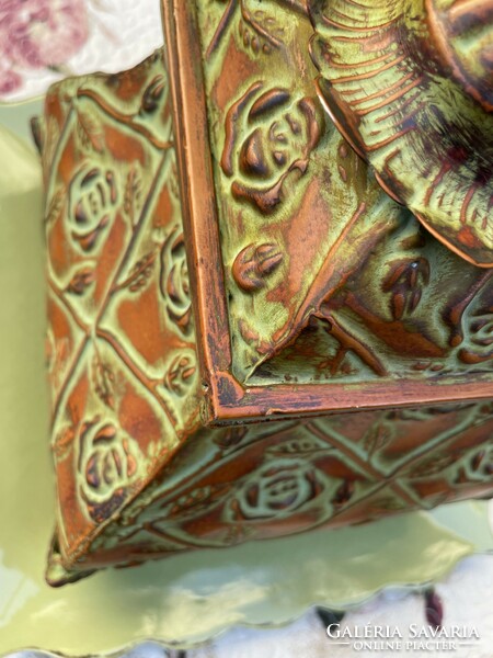 A large, sumptuous antique rose-decorated box, a treasure chest