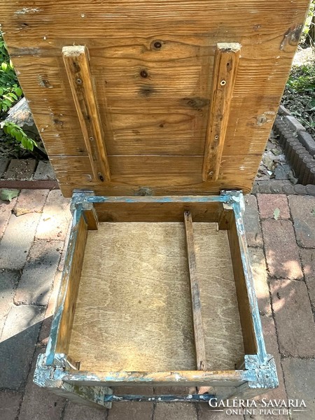 Old folk wooden hokedli, mid-20th century, seat with storage, fold-up sheet, piece with patina, renovated