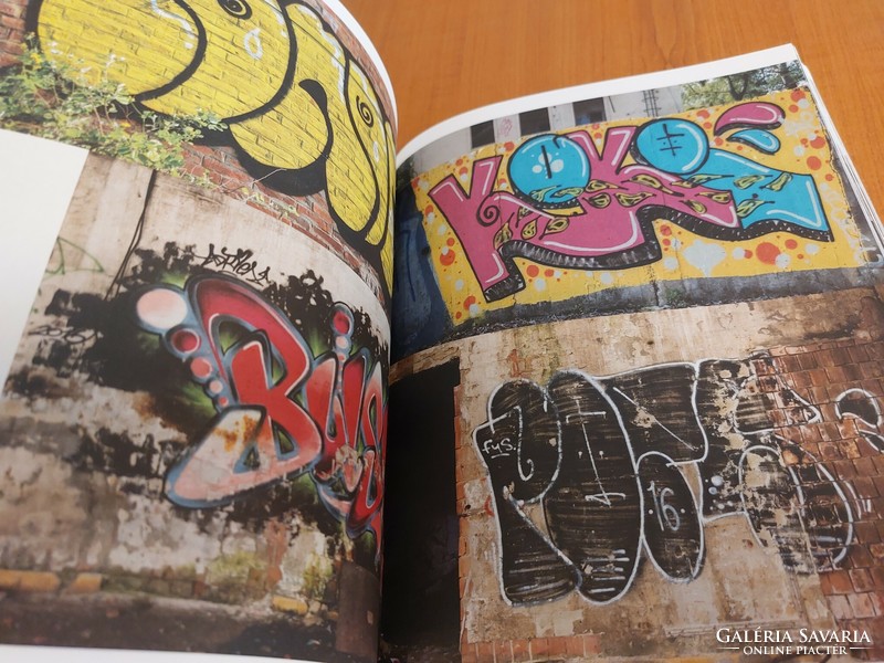Lugo: Graffiti.  8500.-Ft