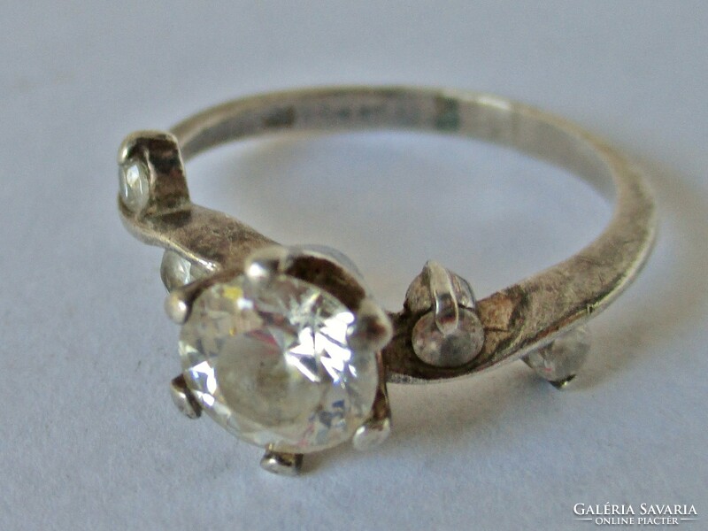 Nice classic solitaire silver ring