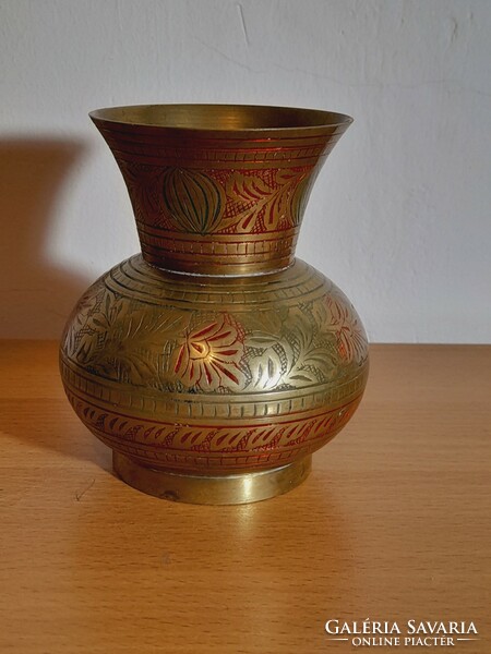 4 darab antik stílusú keleti motívumokkal díszített, kézzel vésett réz váza