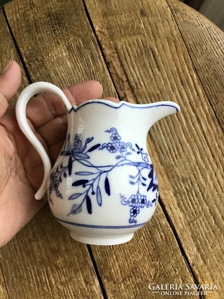 Régi Meisseni porcelán tej kiöntő, hibás