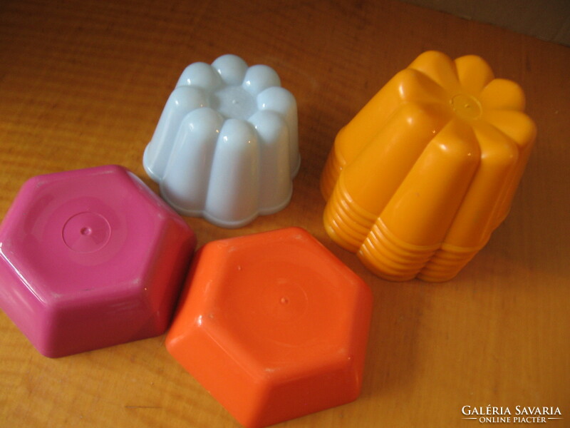 Retro colored plastic pudding mold 9 pcs
