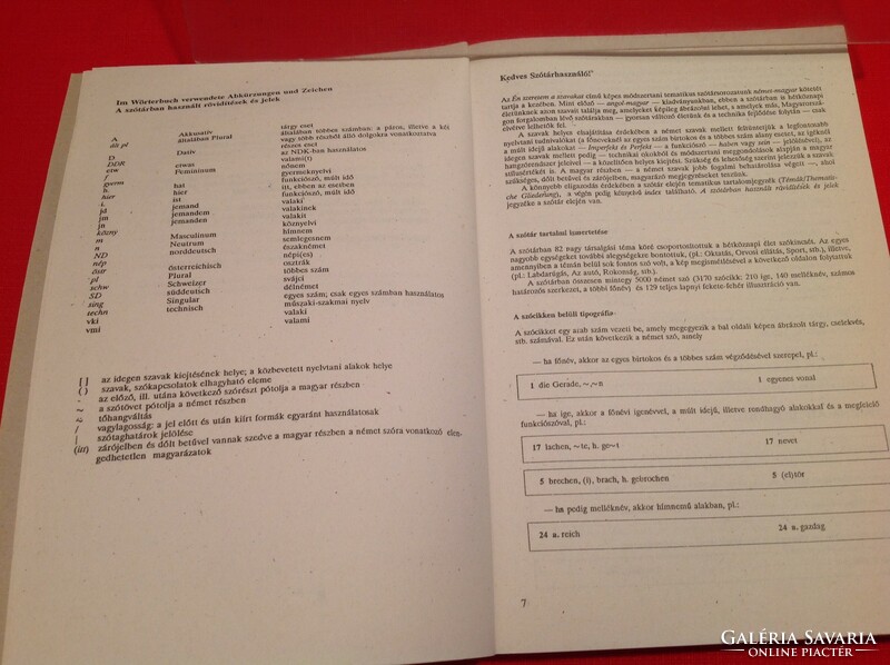 Competent German-Hungarian dictionary and 2 books in German with few words (120)