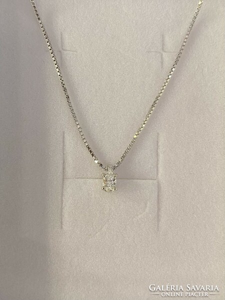 18K white gold necklace with diamonds!