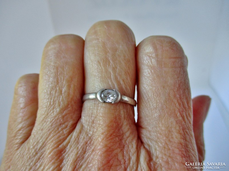 Nice classic solitaire silver ring