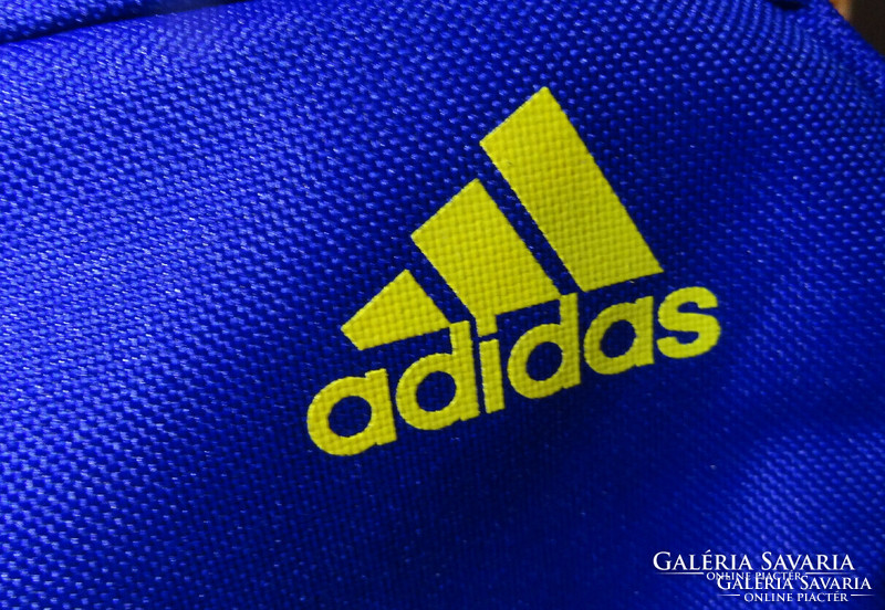 Adidas men's cosmetic bag, also suitable for storing other things.