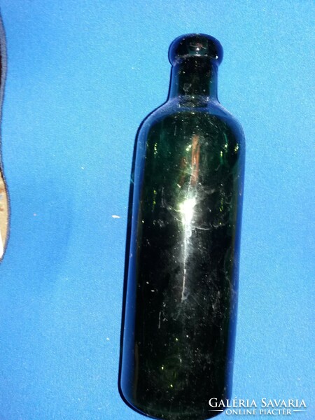 Antik étkezési olajos kerek vastag falú üveg palack, 0,5 gyűjtőknek a képek szerint