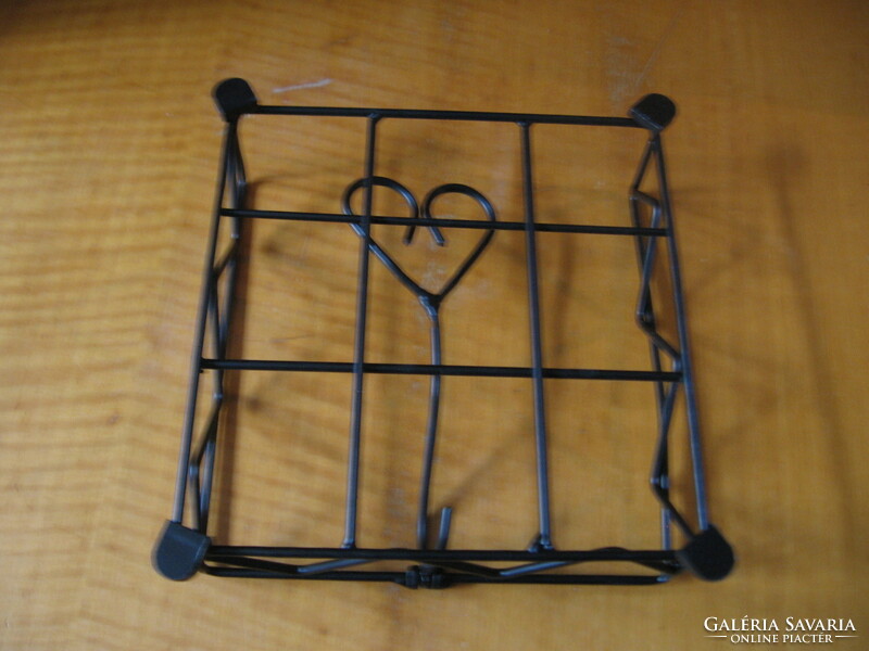 Black metal napkin holder with heart-shaped fastener