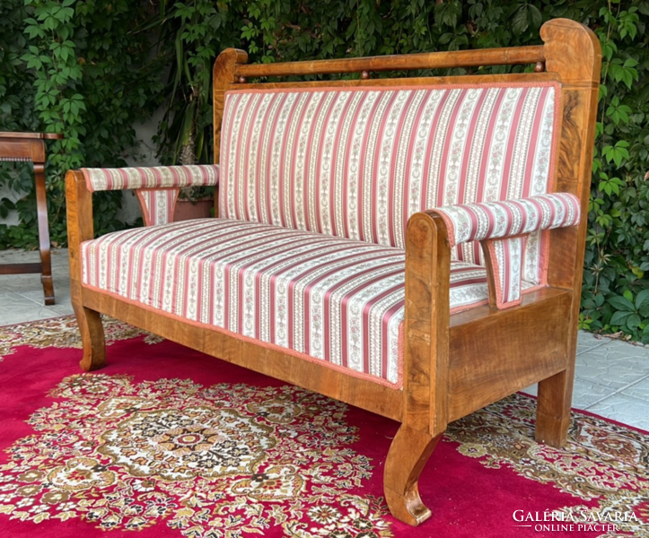 19. századi biedermeier kanapé
