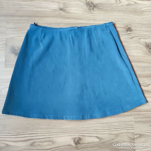 L-shaped mini skirt with buttons