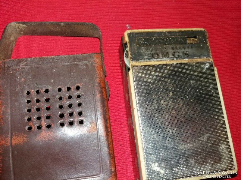 I am selling an antique pocket radio with a leather case as an untested part according to the pictures