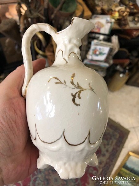Szecessziós porcelán váza, 22-cm magasságú, jelzett, kézzel festett.