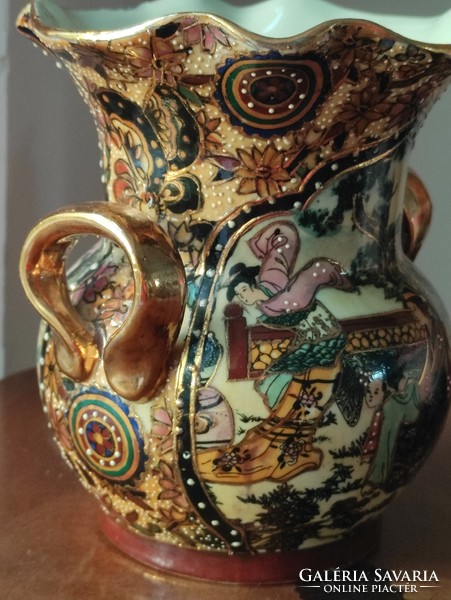 Gazdagon aranyozott díszített jelenetes füles antik kínai porcelán váza