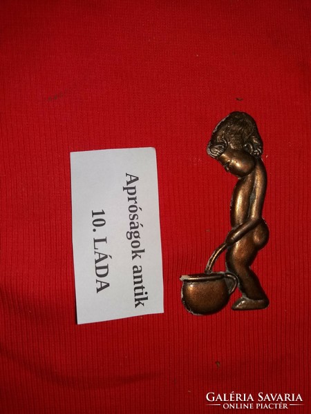 Retro copper, adhesive toilet seat door decoration peeing little boy figure according to the pictures