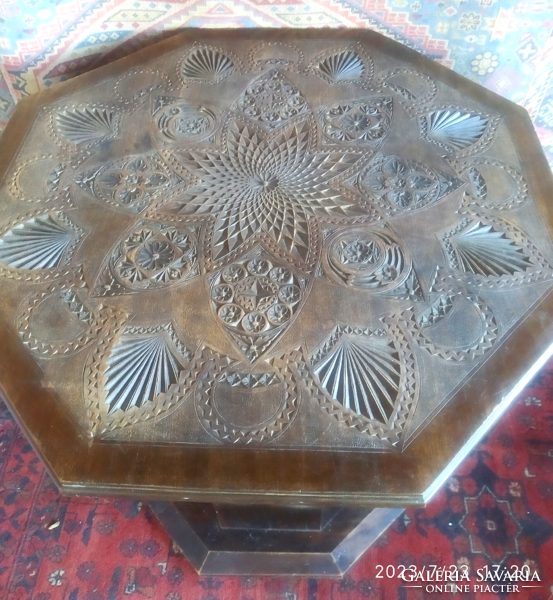 Table with master carving.