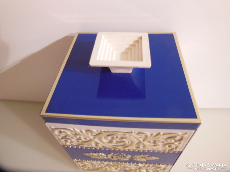 Box - metal - embossed - 14 x 10 x 10 cm - special - vintage - biscuit - perfect