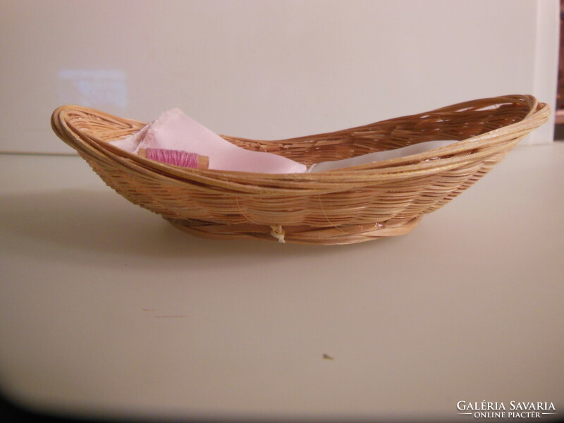 Basket - new - 15 x 10 x 4 cm - decoration for needlework ladies - German - flawless