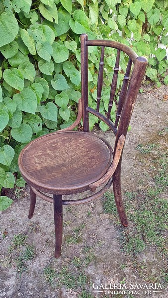 Antik, Thonet szék, sérülten. Felújítandó.