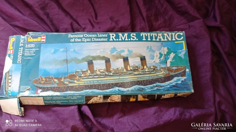 RMS Titanic makett, új, sérült