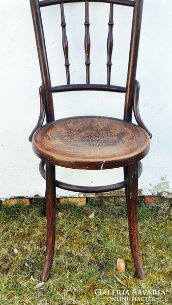 Antique thonet chair. With a beautiful seat. In condition to be renovated.