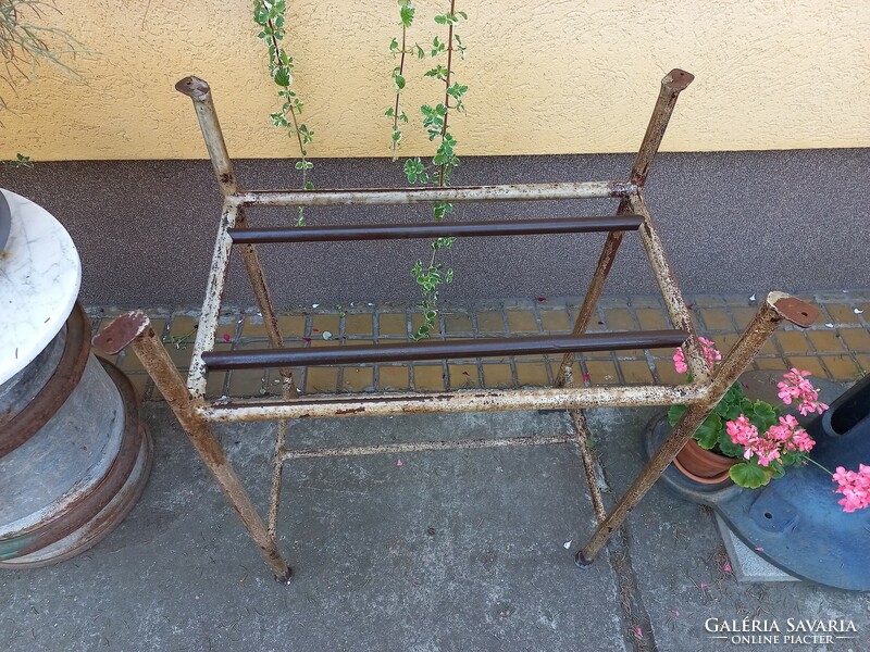 Retro iron table