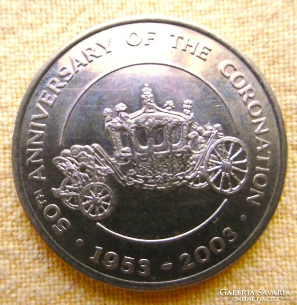 Gilt coronation medal Elizabeth of Great Britain t1