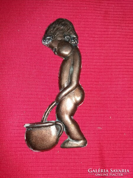 Retro copper, adhesive toilet seat door decoration peeing little boy figure according to the pictures