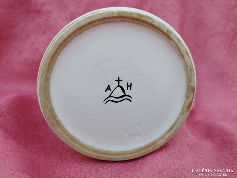 Plant-specific porcelain tea herb holder