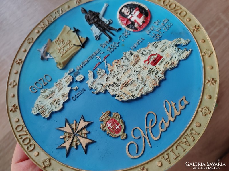 Malta commemorative plate wall decoration with map