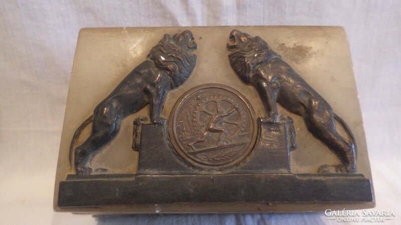 Füsti ötvös bronz oroszlánok doboz