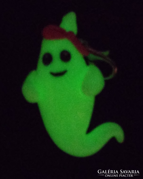 Ghost Girl Pendant (glow in the dark)