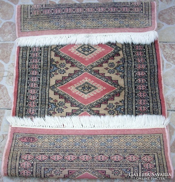 Pakistani handmade Persian carpet in signed material 130x65cm
