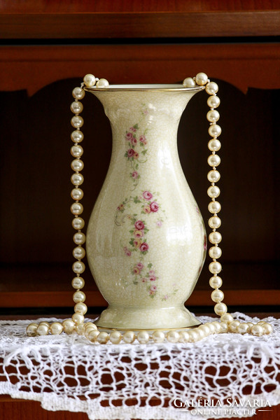 Thomas Ivory Bavaria, rózsafüzéres, sorszámozott, csontszínű, vintage váza. Gyűjtői darab.