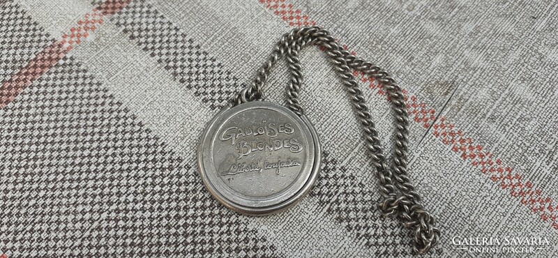 Gauloises blondes medal on chain